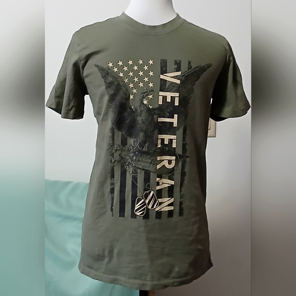 Home of the Brave Veteran T-shirt size S.     1A-017